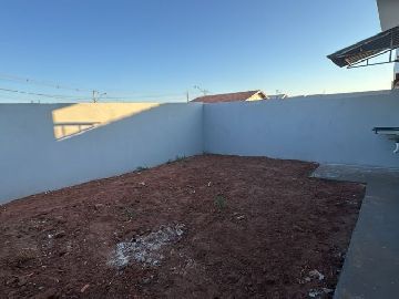quintal no fundo